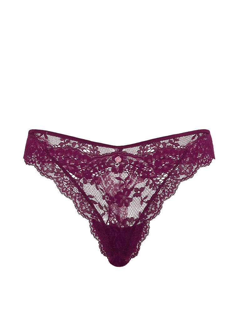 Stringi koronkowe Lace. Produkt ma kolor fioletowy i pochodzi z kolekcji Dream Angels. 