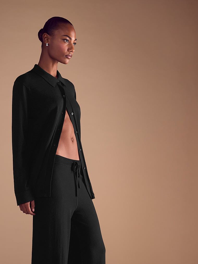 Spodnie z szerokimi nogawkami Luxe Creme Knit Lounge. Produkt ma kolor czarny i pochodzi z kolekcji Victoria's Secret. 