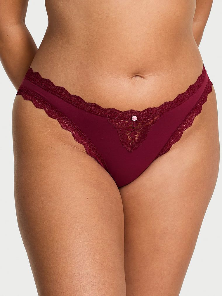 Majtki z koronką na krawędziach Lace-Trim Bikini. Produkt ma kolor czerwony i pochodzi z kolekcji Dream Angels. 