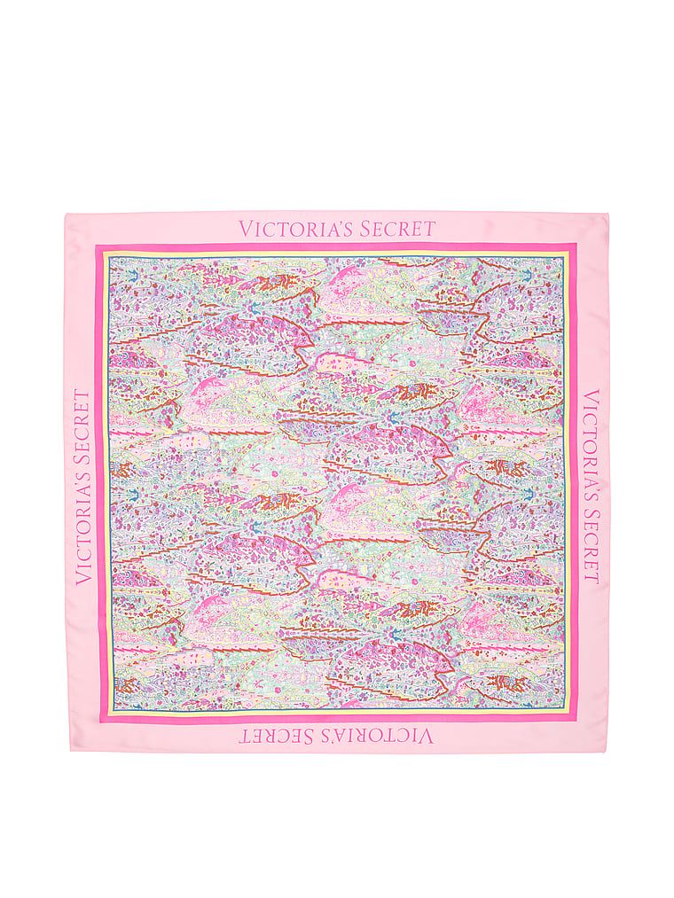 Szal satynowy. Produkt jest wzorzysty i pochodzi z kolekcji Victoria's Secret. 
