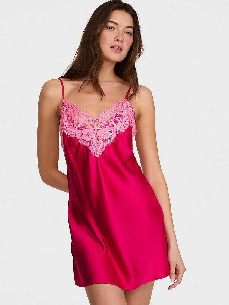 Koszulka nocna satynowa Lace-Trim. Produkt ma kolor różowy i pochodzi z kolekcji Dream Angels. 
