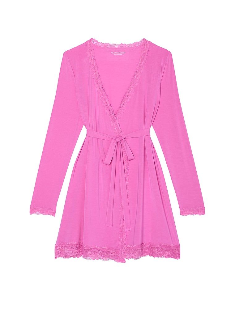 Szlafrok z modalu z koronką Lace-Trim. Produkt ma kolor różowy i pochodzi z kolekcji Victoria's Secret. 