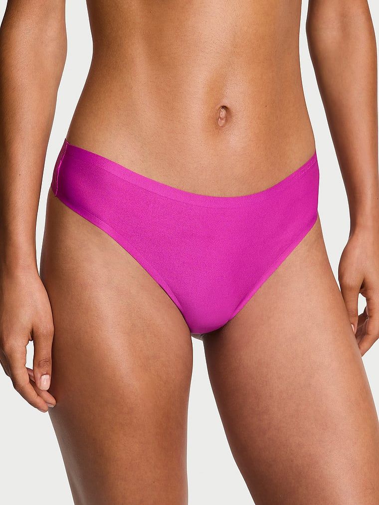 Stringi z mikrofibry Flex. Produkt ma kolor różowy i pochodzi z kolekcji Body by Victoria. 