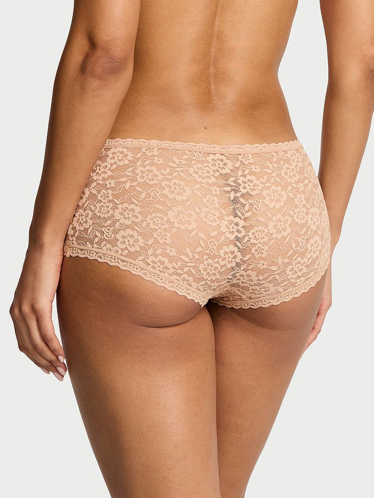 Majtki koronkowe szorty z niskim stanem Boyshort. Produkt ma kolor beżowy i pochodzi z kolekcji Lacie. 