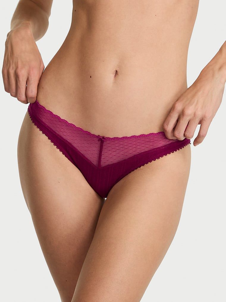 Majtki Lace Pointelle Bikini. Produkt ma kolor różowy i pochodzi z kolekcji Body by Victoria. 