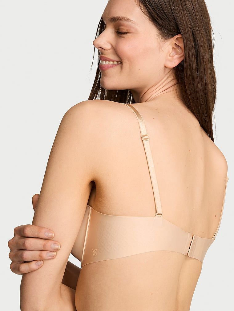 Biustonosz push-up bez ramiączek Uplift Strapless. Produkt ma kolor beżowy i pochodzi z kolekcji Invisible by Victoria's Secret. 