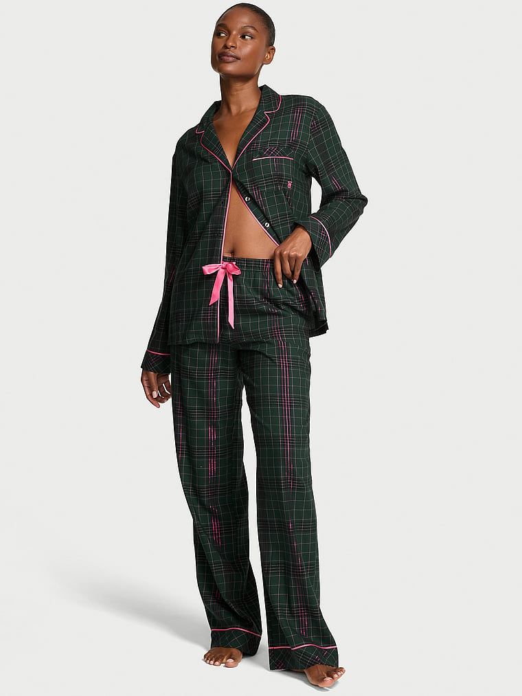 Flanelowa piżama z długimi spodniami. Produkt jest wzorzysty i pochodzi z kolekcji Victoria's Secret. 