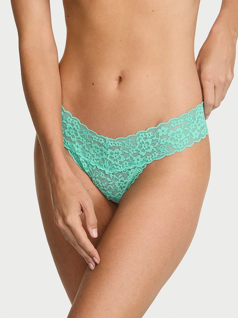 Stringi koronkowe Lace. Produkt ma kolor niebieski i pochodzi z kolekcji Lacie. 