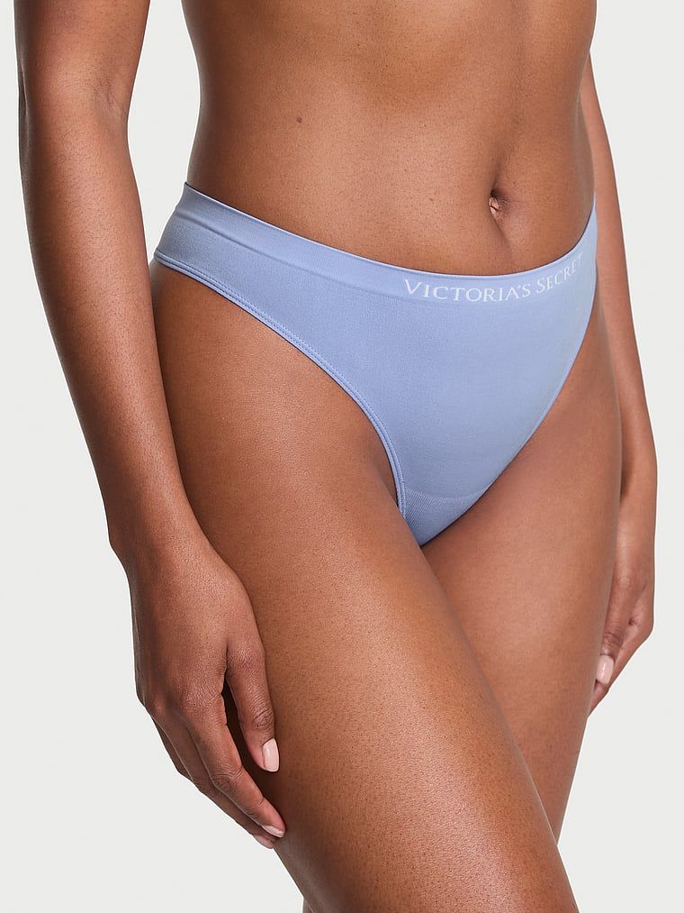 Stringi bezszwowe Seamless. Produkt ma kolor purpurowy i pochodzi z kolekcji Seamless. 