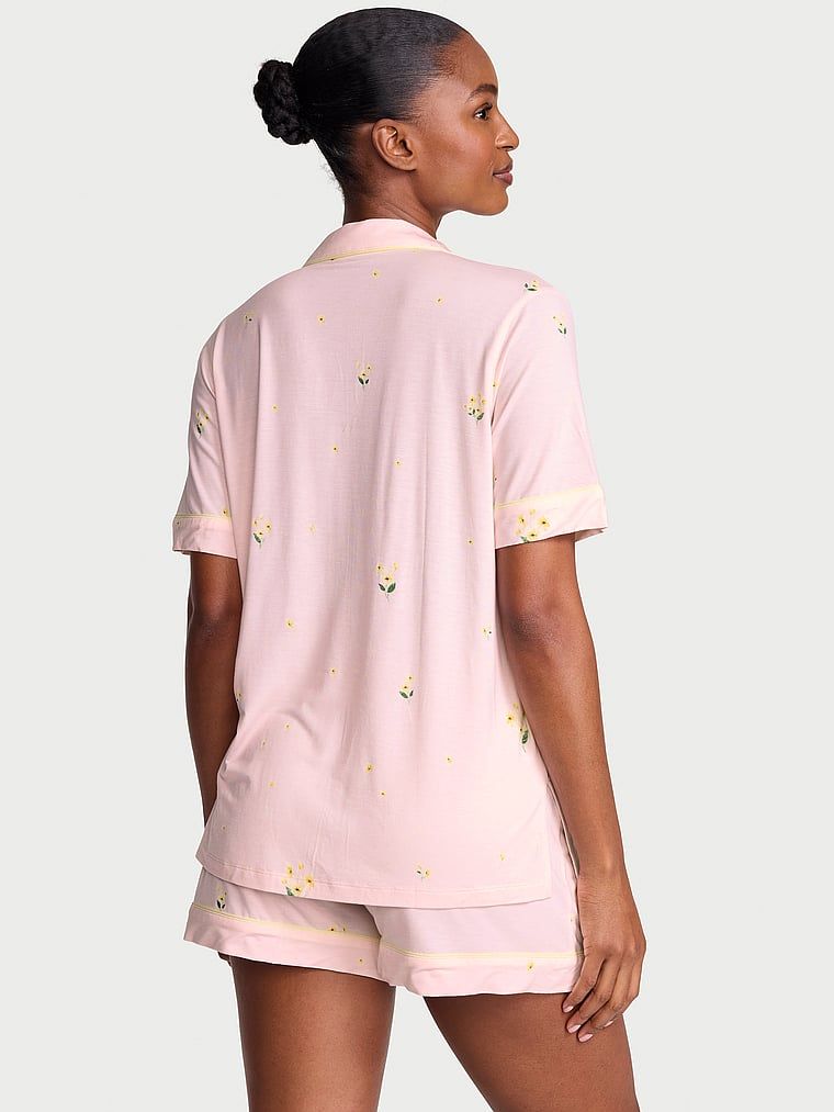 Piżama z modalu z szortami SoSoft. Produkt ma wzór kwiatowy i pochodzi z kolekcji Victoria's Secret. 