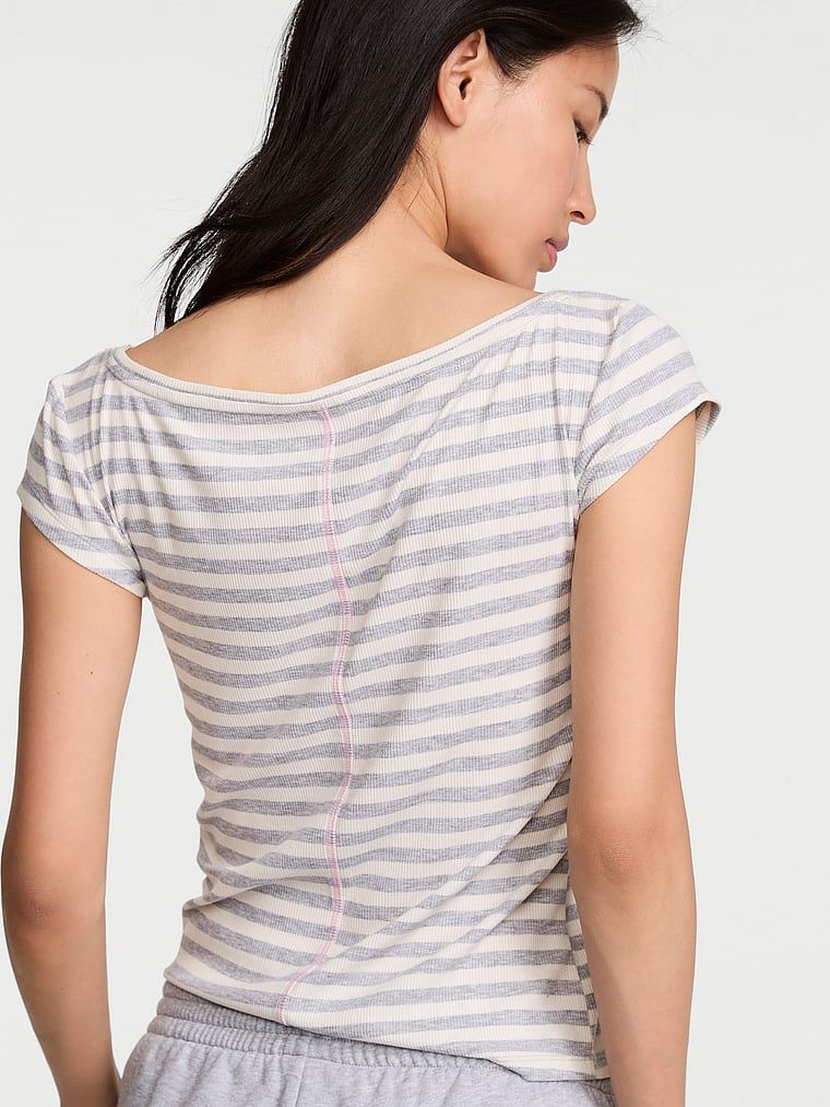 T-shirt z modalu z dekoltem łódka VS Iconic Rib Boatneck. Produkt jest wzorzysty i pochodzi z kolekcji Angel Essentials. 