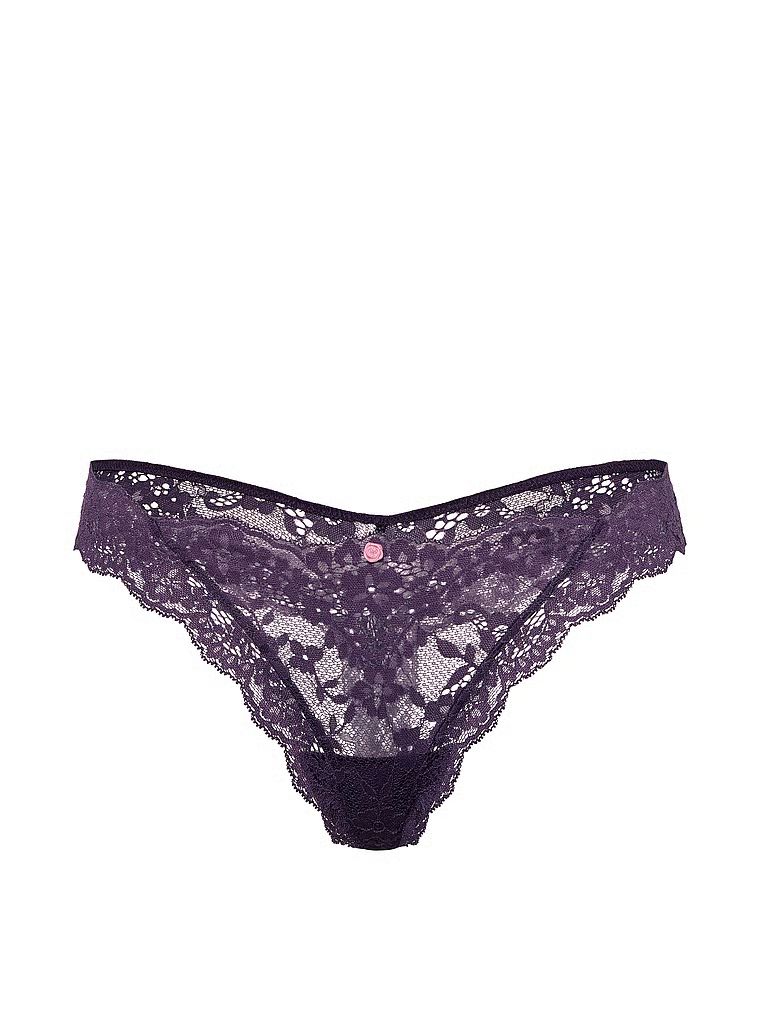 Stringi koronkowe Lace. Produkt ma kolor fioletowy i pochodzi z kolekcji Dream Angels. 