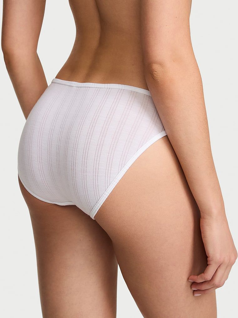 Majtki z modalu Ultra-Fine Bikini. Produkt ma kolor biały i pochodzi z kolekcji Victoria's Secret. 