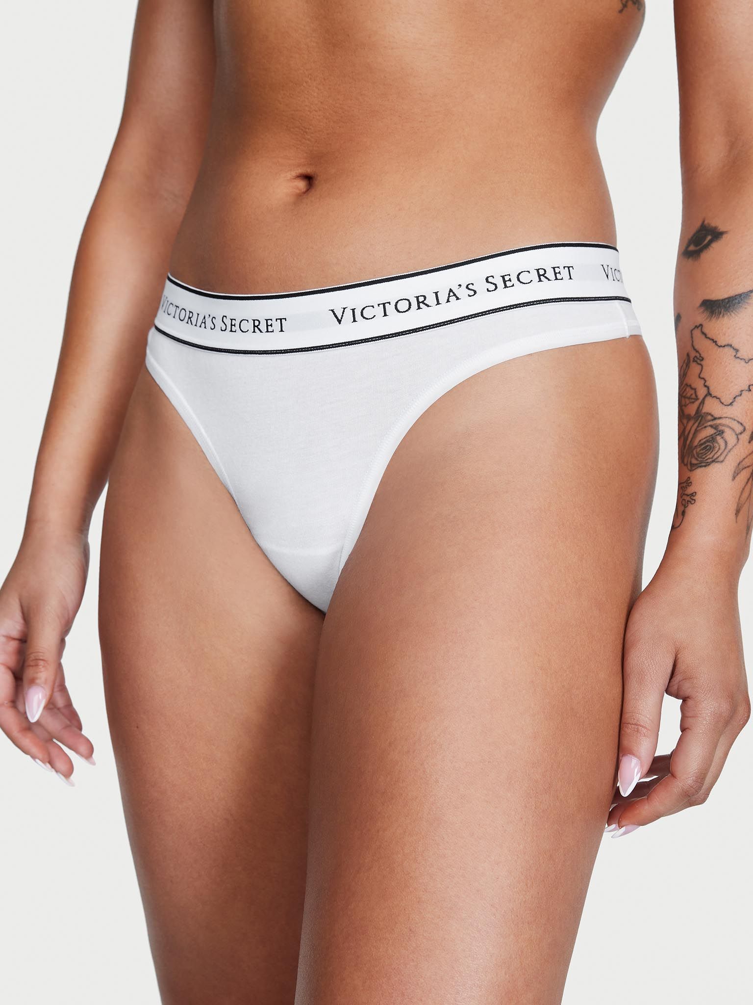 Victoria's Secret Zestaw stringów bawełnianych z logo - 4 sztuki