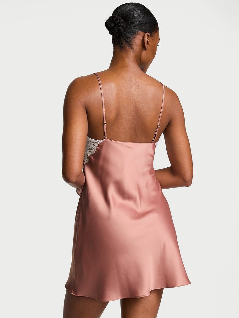 Koszulka nocna satynowa Lace-Trim. Produkt ma kolor różowy i pochodzi z kolekcji Dream Angels. 