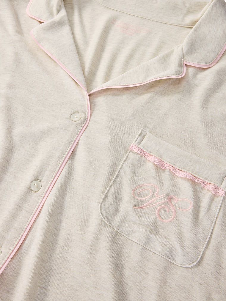 Piżama z modalu SoSoft. Produkt ma kolor beżowy i pochodzi z kolekcji Victoria's Secret. 