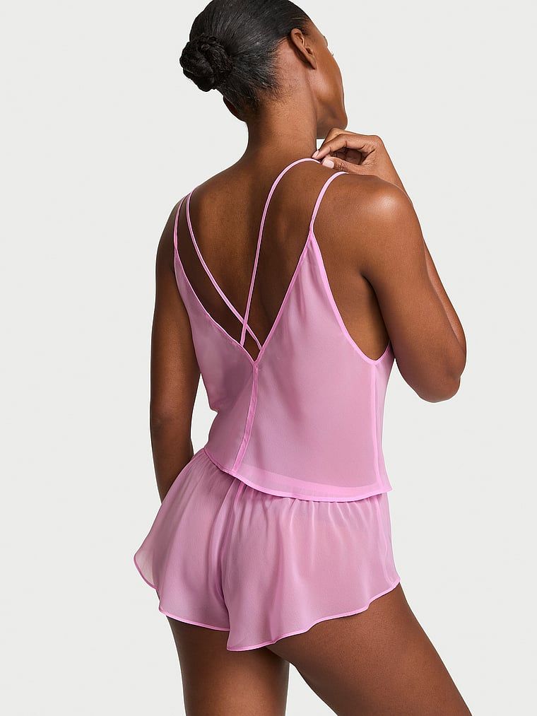 Spodenki z szyfonu do spania. Produkt ma kolor różowy i pochodzi z kolekcji Victoria's Secret. 