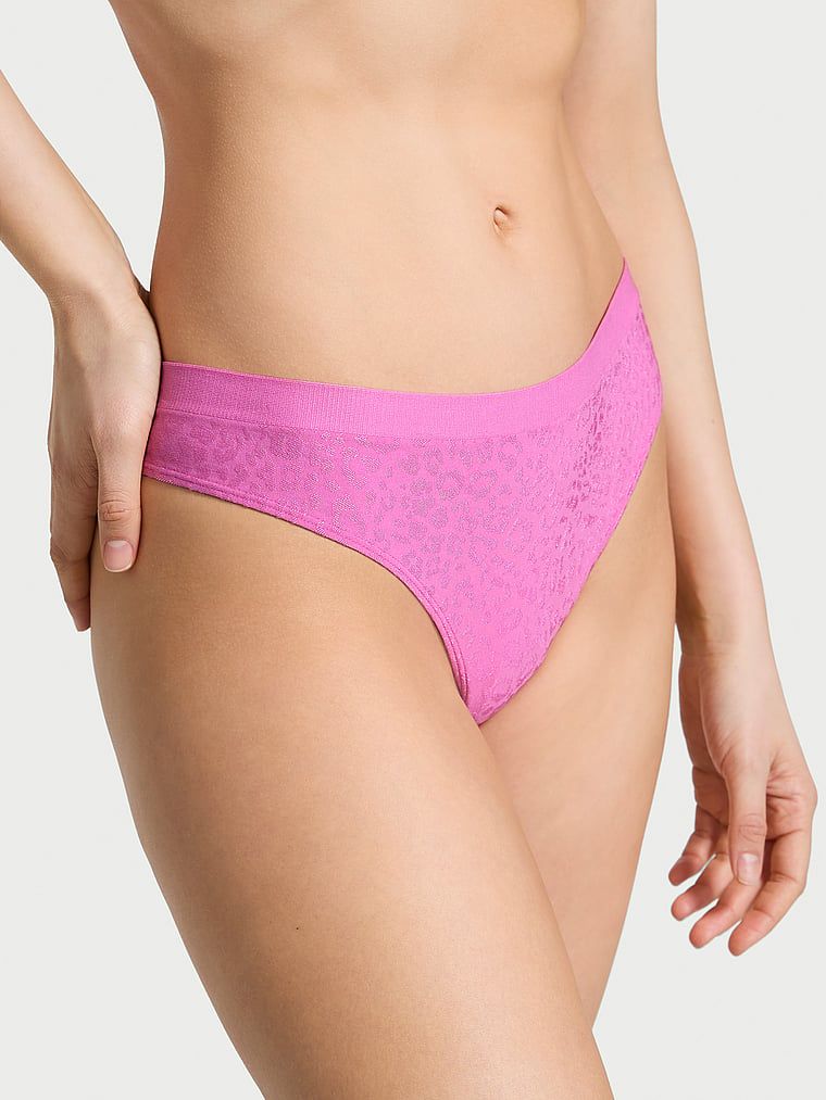 Stringi bezszwowe Seamless. Produkt ma kolor różowy i pochodzi z kolekcji Seamless. 