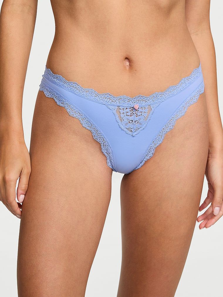 Stringi z koronką Lace Trim. Produkt ma kolor purpurowy i pochodzi z kolekcji Dream Angels. 