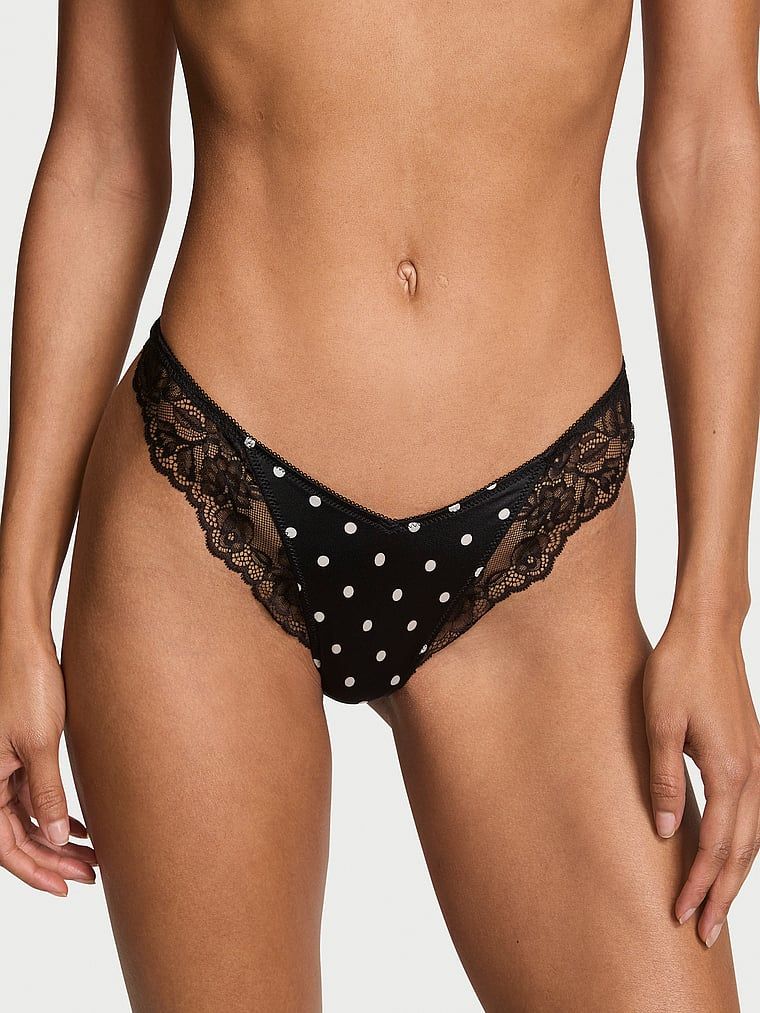 Stringi z koronką i wysoko wyciętymi nogawkami Lace-Trim High-Leg. Produkt jest wzorzysty i pochodzi z kolekcji Very Sexy. 