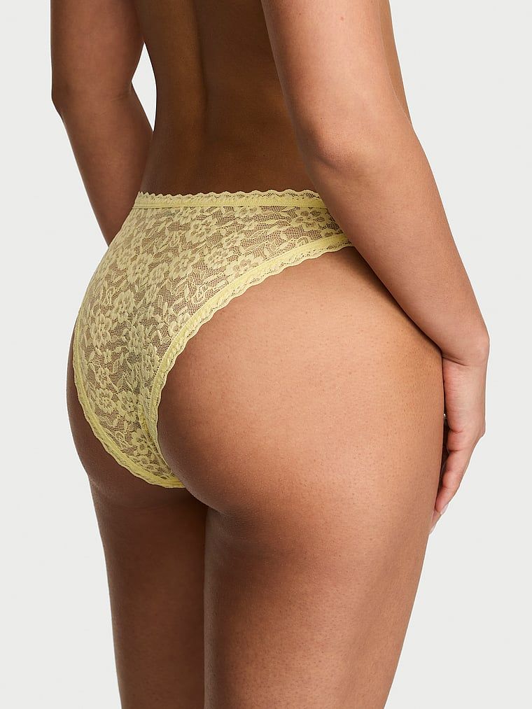 Majtki koronkowe Lace 90s. Produkt ma kolor żółty i pochodzi z kolekcji Lacie. 