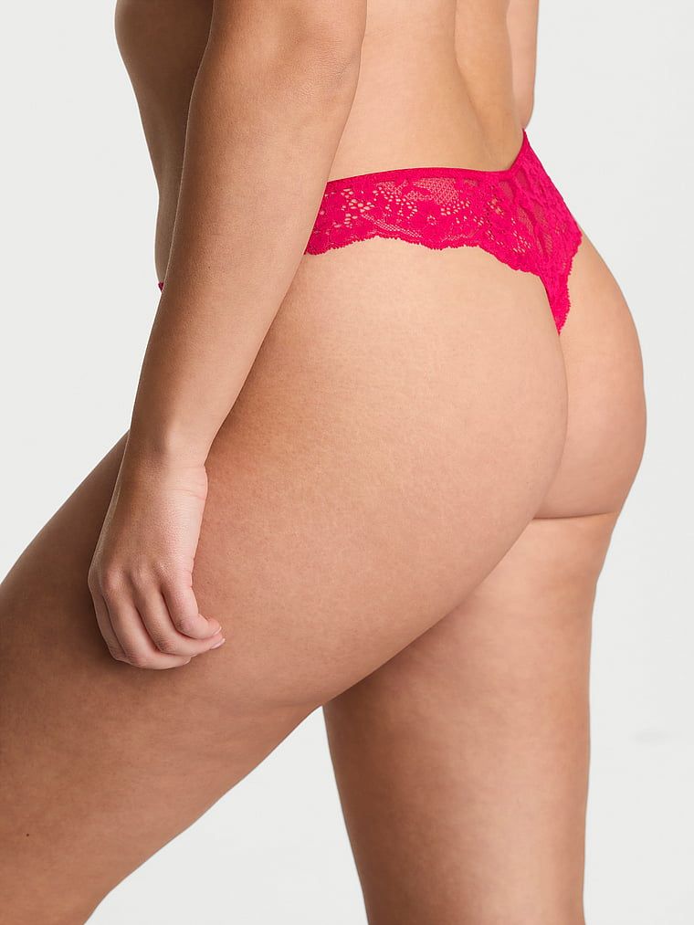 Stringi koronkowe Lace. Produkt ma kolor różowy i pochodzi z kolekcji Dream Angels. 