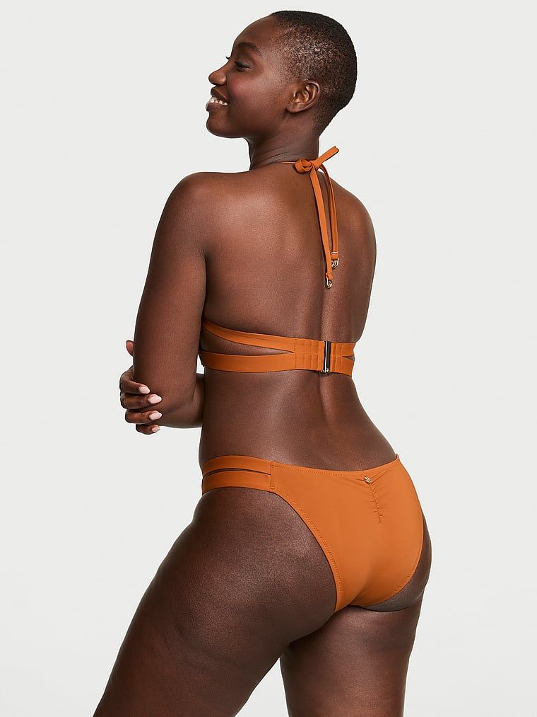 Dół od bikini Essential Brazilian. Produkt ma kolor brązowy i pochodzi z kolekcji Victoria's Secret Swim. 