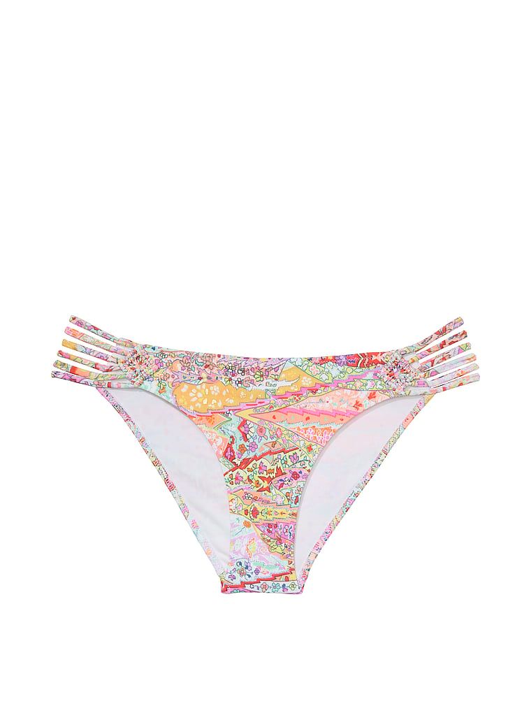 Dół od bikini Archives Beach Macrame Cheeky. Produkt jest wzorzysty i pochodzi z kolekcji Victoria's Secret Swim. 