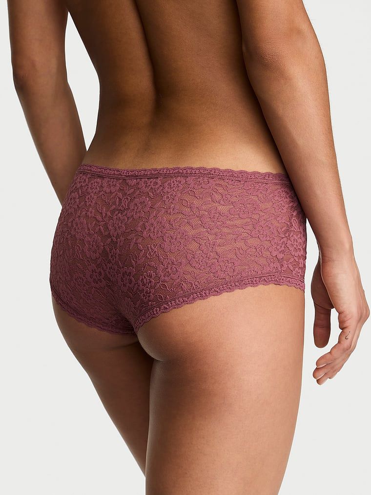Majtki koronkowe szorty z niskim stanem Boyshort. Produkt ma kolor różowy i pochodzi z kolekcji Lacie. 