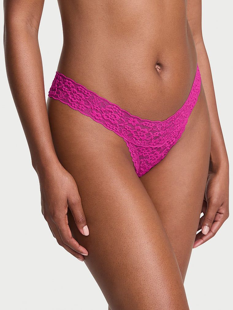 Stringi koronkowe z paseczkami z tyłu Blossom. Produkt ma kolor różowy i pochodzi z kolekcji Lacie. 