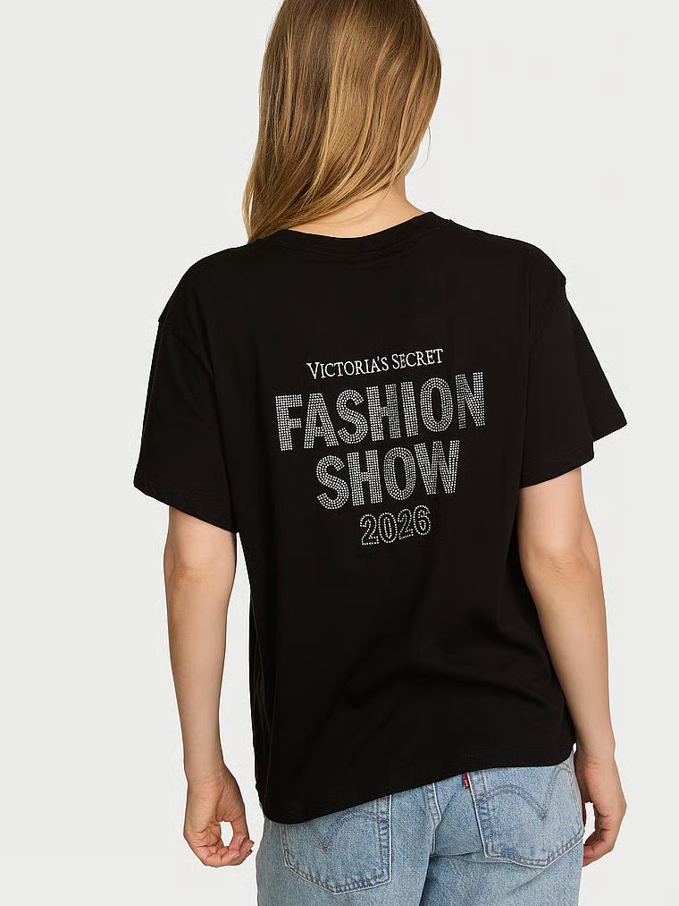 T-shirt bawełniany oversize Fashion Show 2026. Produkt ma kolor czarny i pochodzi z kolekcji Angel Essentials. 