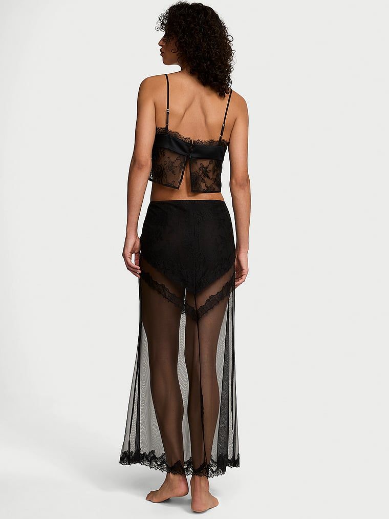 Zestaw - top  i spódnica z siateczki Rose Lace. Produkt ma kolor czarny i pochodzi z kolekcji Victoria's Secret. 