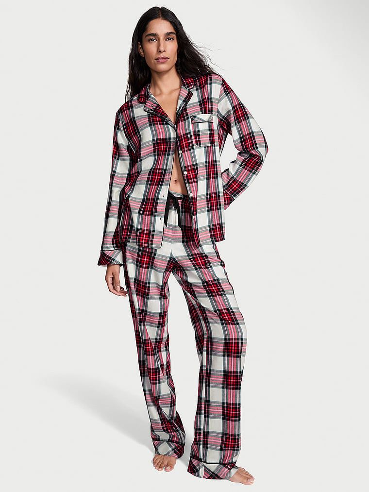 Flanelowa piżama z długimi spodniami. Produkt jest wzorzysty i pochodzi z kolekcji Body by Victoria. 