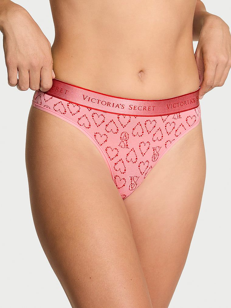 Stringi bawełniane z logo w talii. Produkt jest wzorzysty i pochodzi z kolekcji Cotton. 