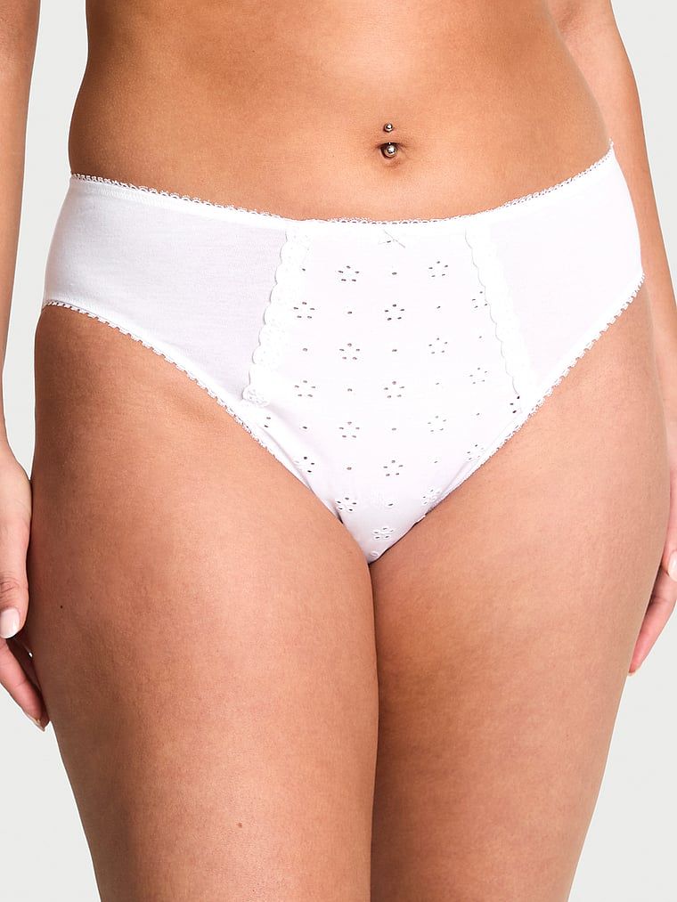 Majtki bawełniane figi Eyelet. Produkt ma kolor biały i pochodzi z kolekcji Victoria's Secret. 