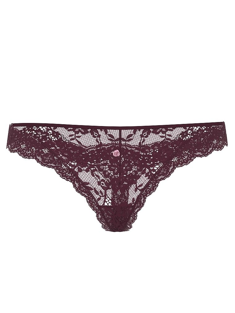 Stringi koronkowe Lace. Produkt ma kolor purpurowy i pochodzi z kolekcji Dream Angels. 