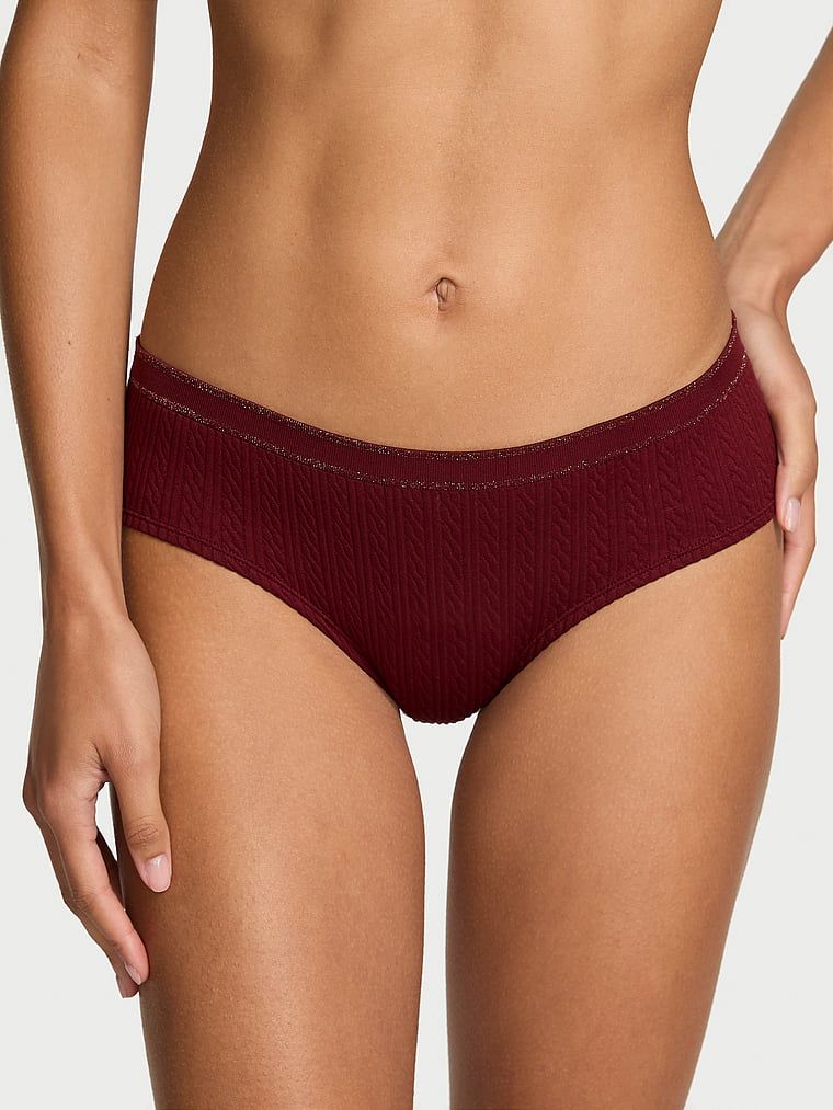Majtki bezszwowe Cable-Knit Hiphugger. Produkt ma kolor czerwony i pochodzi z kolekcji Seamless. 