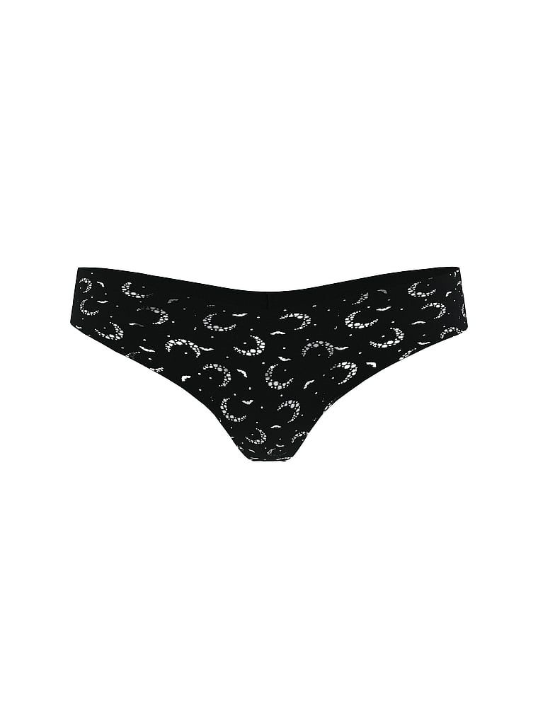 Stringi bezszwowe No-Show. Produkt ma kolor czarny i pochodzi z kolekcji Body by Victoria. 