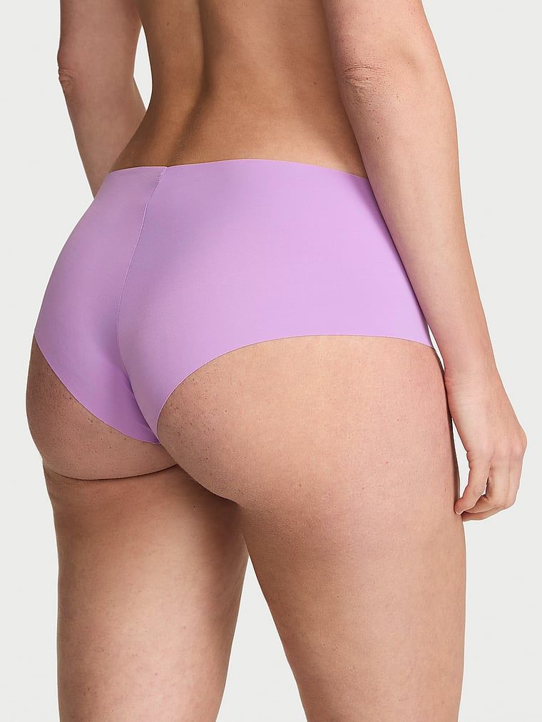 Majtki bezszwowe No-Show Cheeky. Produkt ma kolor fioletowy i pochodzi z kolekcji No-Show. 