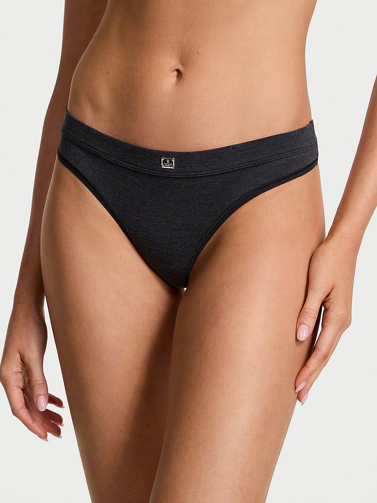 Stringi bawełniane z logo w talii Hardware. Produkt ma kolor czarny i pochodzi z kolekcji Cotton. 