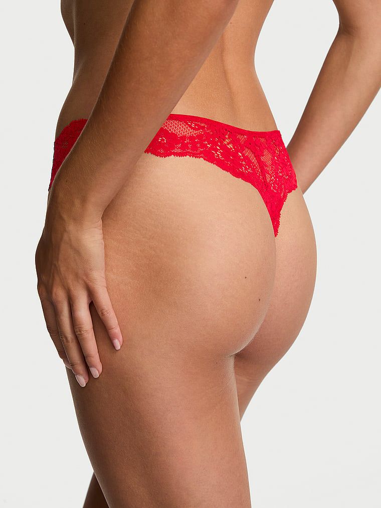 Stringi koronkowe Lace. Produkt ma kolor czerwony i pochodzi z kolekcji Dream Angels. 