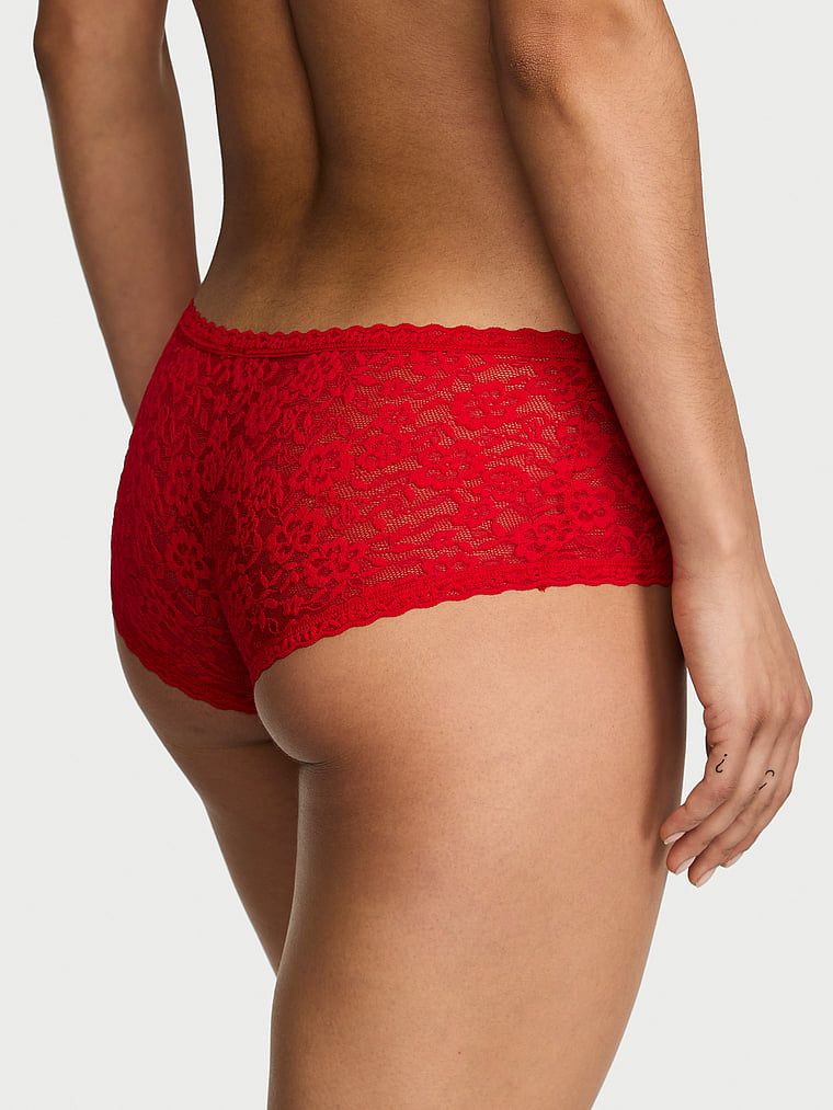 Majtki koronkowe szorty z niskim stanem Boyshort. Produkt ma kolor czerwony i pochodzi z kolekcji Lacie. 