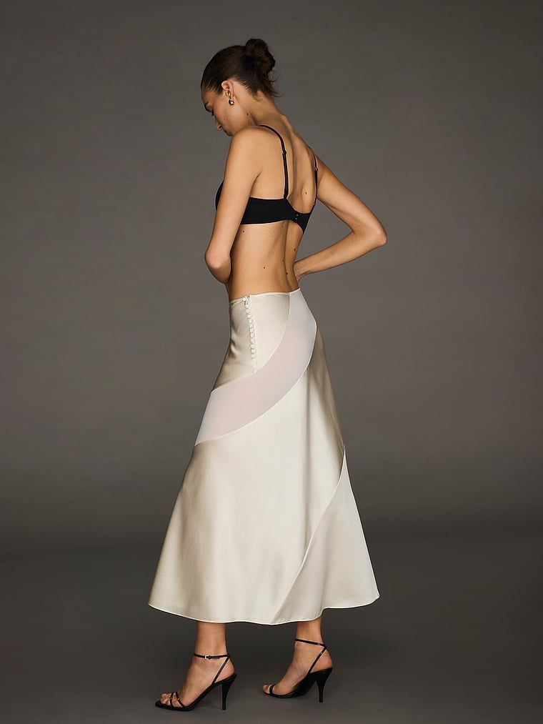 Spódnica jedwabna Atelier X Altuzarra. Produkt ma kolor biały i pochodzi z kolekcji Atelier Victoria's Secret x Altuzarra. 