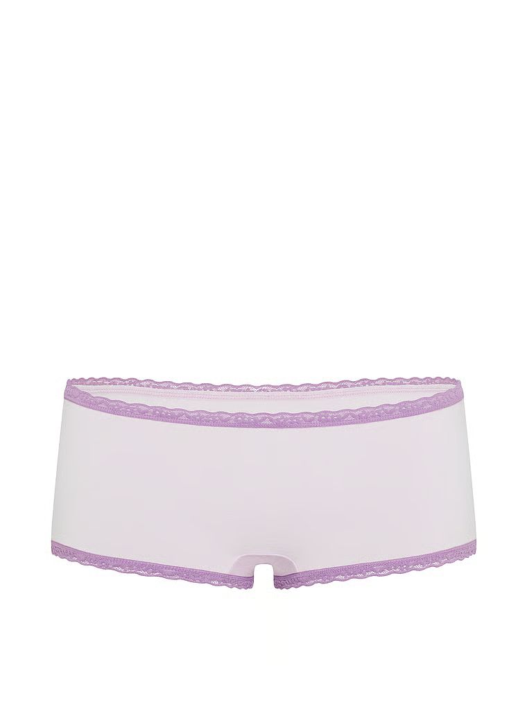 Majtki bawełniane szorty z koronką na krawędziach Lace-Trim Boyshort. Produkt ma kolor fioletowy i pochodzi z kolekcji Lace Trim. 