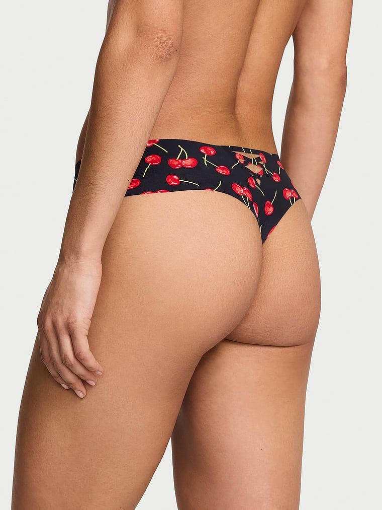 Stringi bezszwowe z paseczkami z tyłu No-Show Strappy. Produkt jest wzorzysty i pochodzi z kolekcji No-Show. 