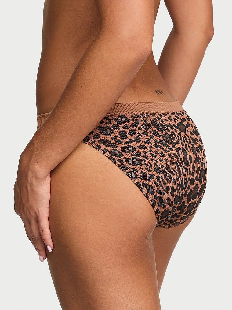 Majtki prążkowane Seamless Leopard Rib Bikini. Produkt ma kolor wzorzysty i pochodzi z kolekcji Seamless. 