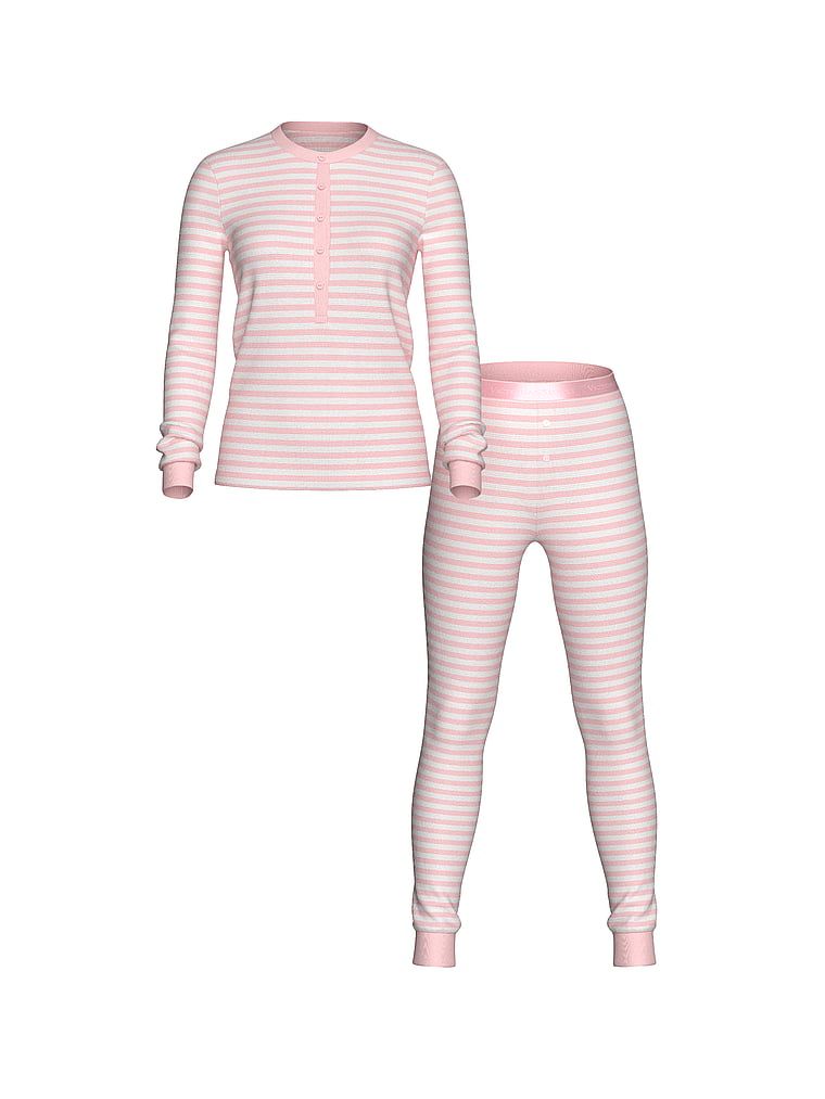 Ciepła piżama z długim rękawem Thermal. Produkt jest wzorzysty i pochodzi z kolekcji Body by Victoria. 
