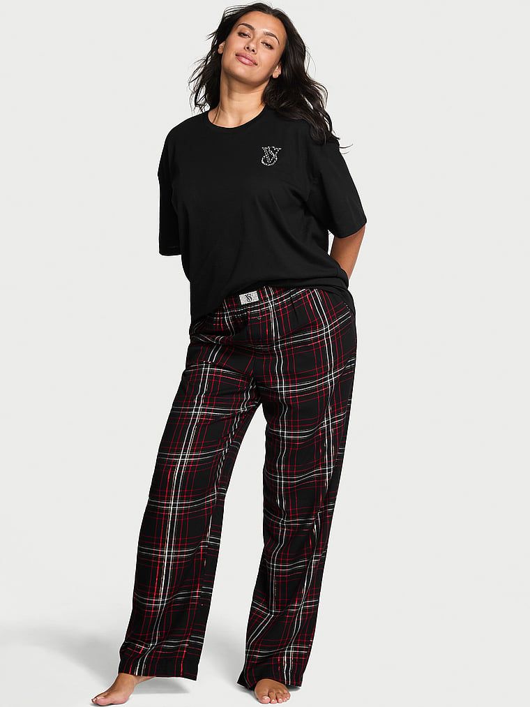 Piżama flanelowa - t-shirt i spodnie. Produkt ma kolor czarny i pochodzi z kolekcji Victoria's Secret. 