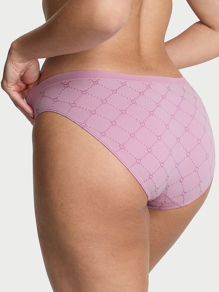 Majtki Seamless Quilted Hearts Bikini. Produkt jest wzorzysty i pochodzi z kolekcji Seamless. 