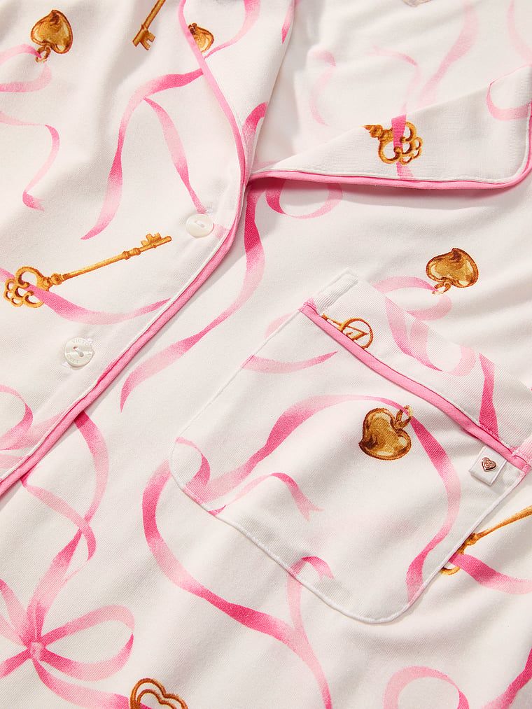 Piżama z modalu SoSoft. Produkt ma kolor wzorzysty i pochodzi z kolekcji Victoria's Secret. 